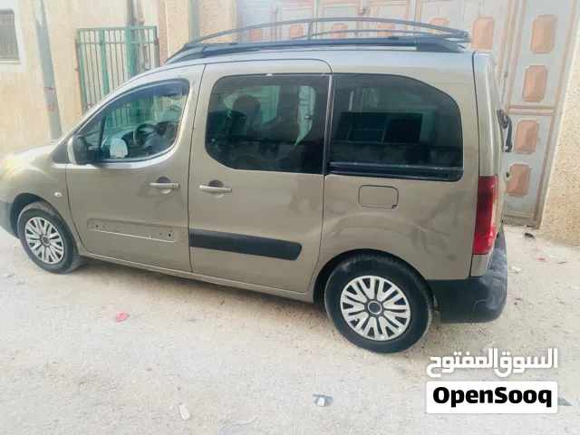 2017 بيجو بارتنر Van Long Body