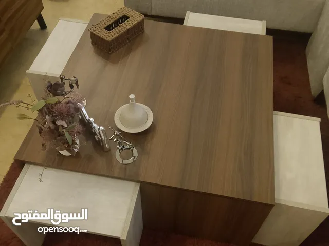 طاوله وسطيه للبيع بحاله الجديد ديزاين امريكي