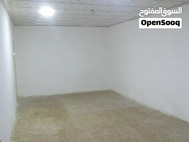 مشتمل للايجار القبلة شارع المضخه خلف سنتر الغياث غرفة وهول ومطبخ