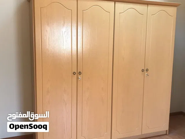أثاث شبه جديد