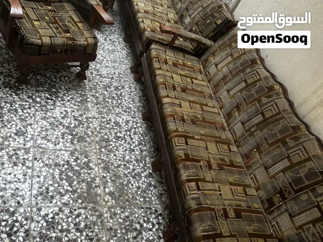 تخم قنفات وكراسي مرتب