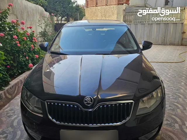 سكودا اوكتافيا 2016 لون اسود
