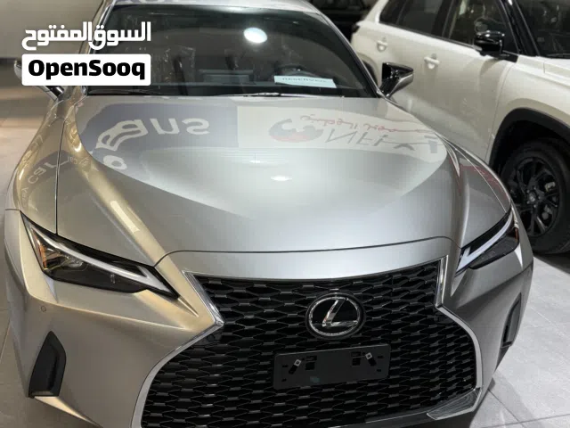 2025 لكزس IS IS 300
