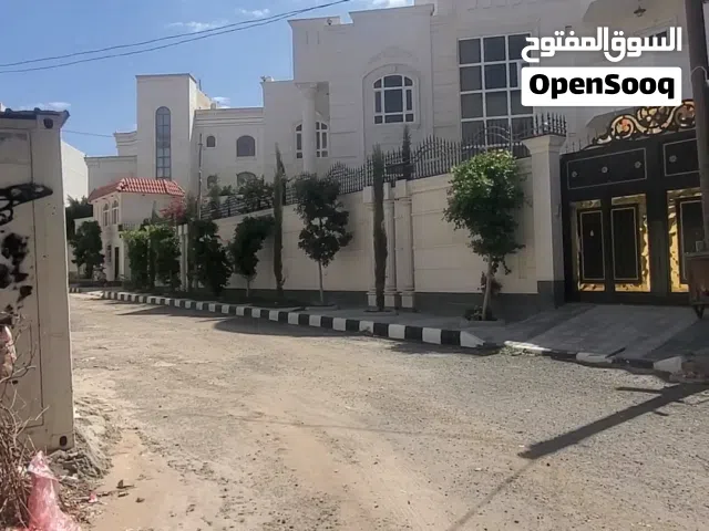 فله ملكيه للبيع في بيت بوس حي راقي