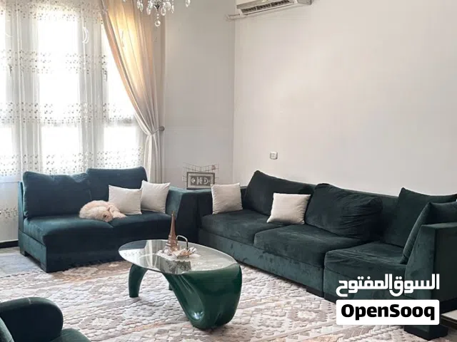 فيلا ارضية الله يبارك بمساحة ارض كبيره 537 متر مربع بمنطقة خمسة شوارع عين زارة للبيع بالاثاث