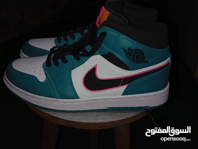 43 Sport Shoes in Amman