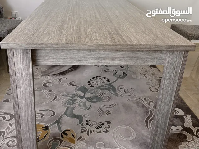 طاولة سفره من غير كراسي