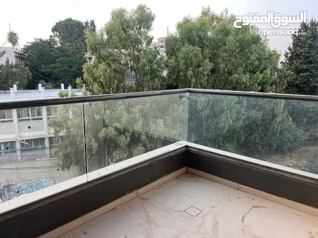 200 m2 3 Bedrooms Apartments for Rent in Ramallah and Al-Bireh Al Tira