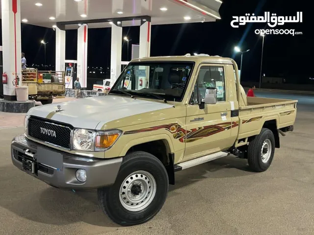 Car: Land Cruiser Pickup (Shas) Model: 2021 Mileage: 33,000 km (actual mileage) Body: Original paint