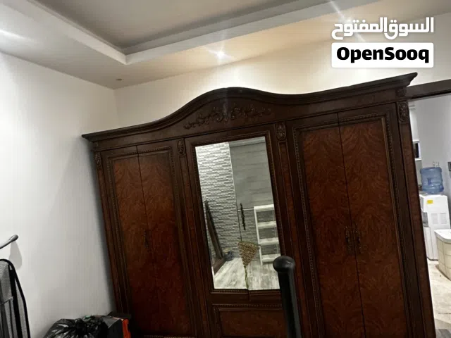 تعال تعال يبلاش :خزانه ملابس كبيره 6أبواب  حاله ممتازه جدا سبب البيع خزانه جديده