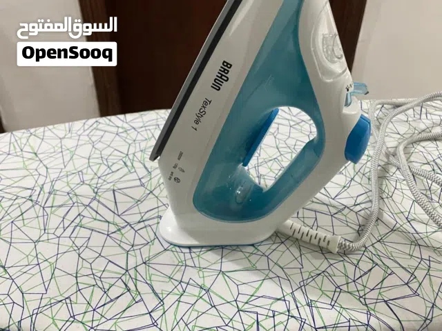 سخان ماء و منشر غسيل و مكواية و فرشه