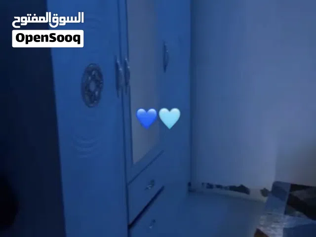 ارفه نوم شبابي متكون من 2 سرير حديد قويه ميزه توليت كنتور 3باب غرفه نظيف جدااا استخدام قليل