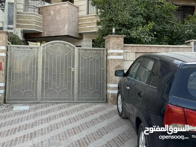 420 m2 5 Bedrooms Townhouse for Sale in Baghdad Binouk