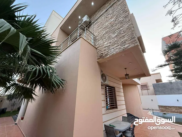 582 m2 4 Bedrooms Villa for Sale in Tripoli Al-Serraj