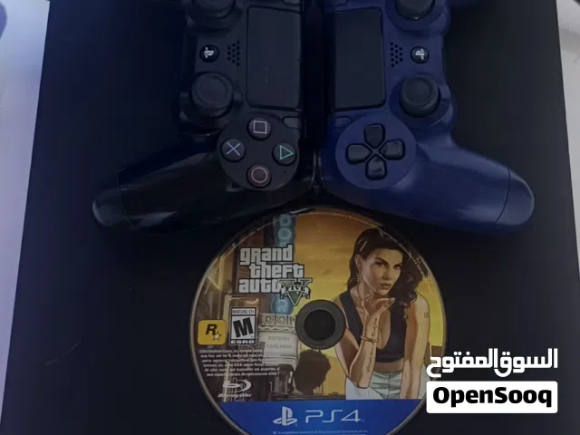 ps4 slim مسخدم اوربي ما مفتوح لوك الستيكر+2 جوستكات اصليه +ملحقاته+حقيبه مخصصه اله+ هديه قرص gta5