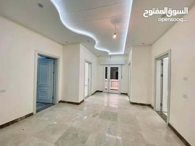 700 m2 More than 6 bedrooms Villa for Rent in Tripoli Al-Serraj