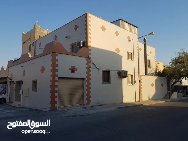 340 m2 More than 6 bedrooms Townhouse for Sale in Northern Governorate Madinat Hamad
