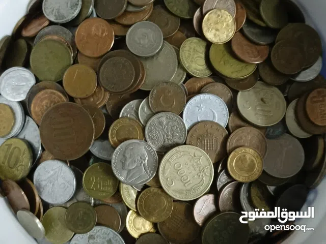 عملات معدنية اجنبية كمية كبيرة تحف وانتكات نظارات شمسية ماركات عالمية قداحات نفطية وغازيه لوحات واعم