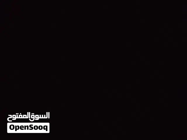 ارض مساحتها 910 يوجد بيها 6 منازل في رئيسي بن عاشور واجهه 26 متر يوجد ثلات محلات وزوز مداخل
