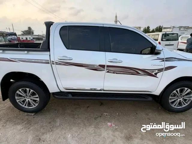 هايلوكس 2025 دبل عالي سعودي بنزين اتوماتيك بصمه تبريد مقاعد ماشه: 6 الف دباجه شهر 3 فوق