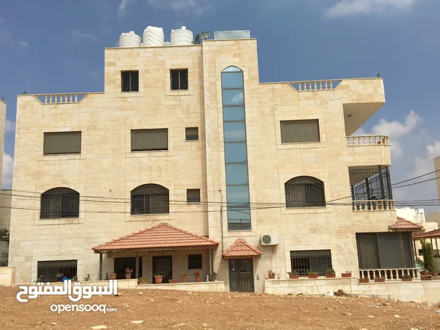 شقة طابقية فاخرة للبيع في اجمل مناطق شمال عمان