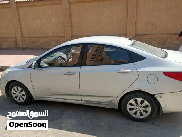2015 هيونداي اكسنت Standard