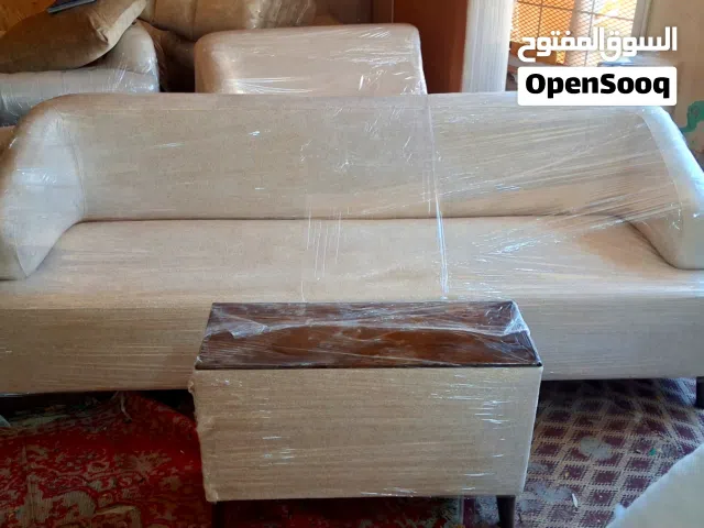 طقم أريكة جديد جاهز لـ 13 شخصًا.