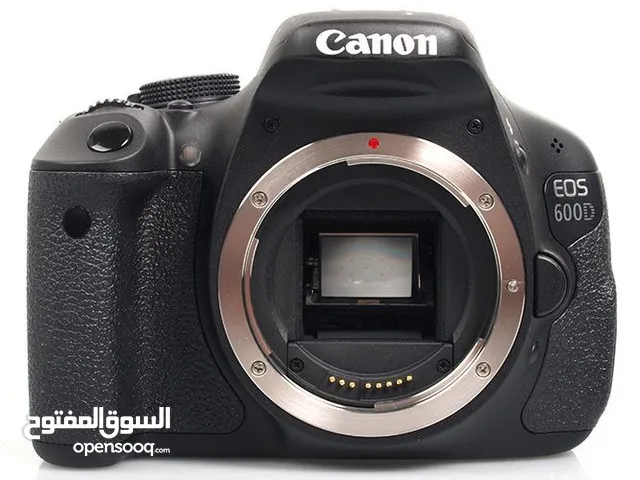 كاميرا canon 600D بحالة الجديد مع اغراضها بسعر مغري