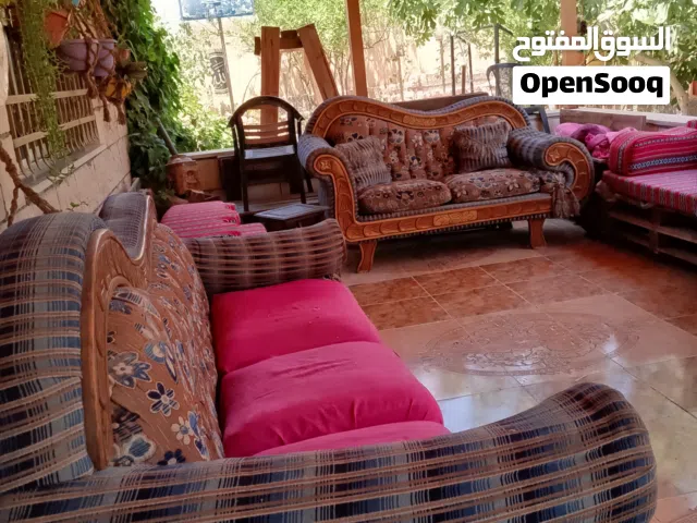 طقم كنب خشب زان ....من السعوديه ثلاثي ثنائي مفرد عدد 2 وطاولة شاشه سكرين اسود ممكن بدل سفرة مع كراسي