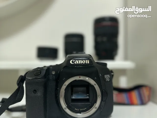 Canon 7d معها جميع اغراضها  مع 3 عدسات