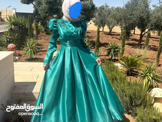 فستان سهرة اخضر