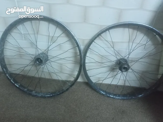 جنطات للبيع 12 دينار ولا فتال فيهن