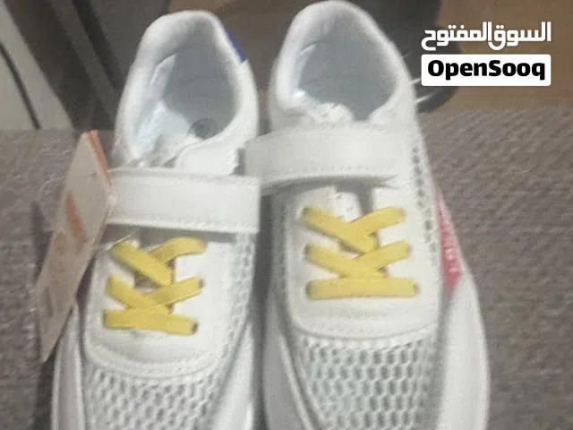 بوط أحذية ابيضّ قياس 28 / 30 أطفال/ 7 دينار