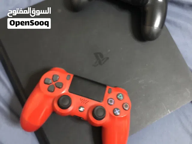 بلاستيشن 4 مع يدتين اصلي مستعمل من متجر 7dvd store لمدة شهر و إليه اكثر من حساب و العاب مجانيه