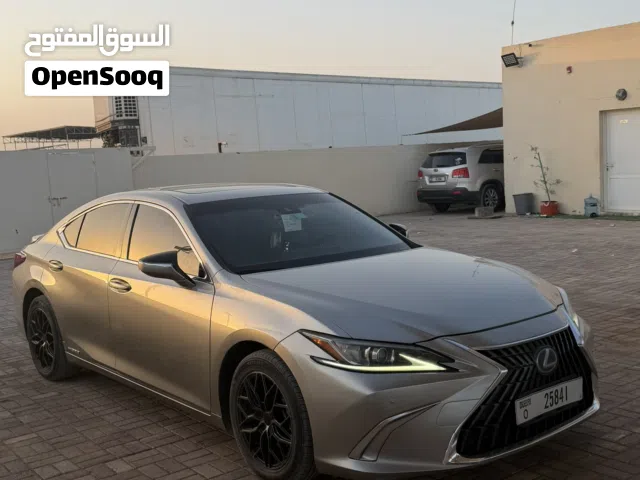 Used Lexus ES in Ajman