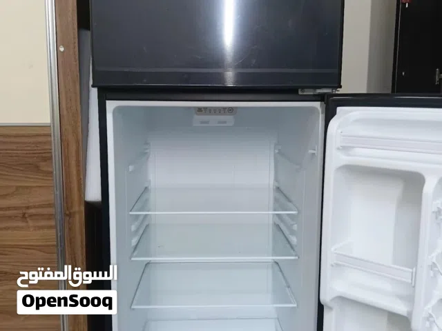 ثلاجه شبه جديدة