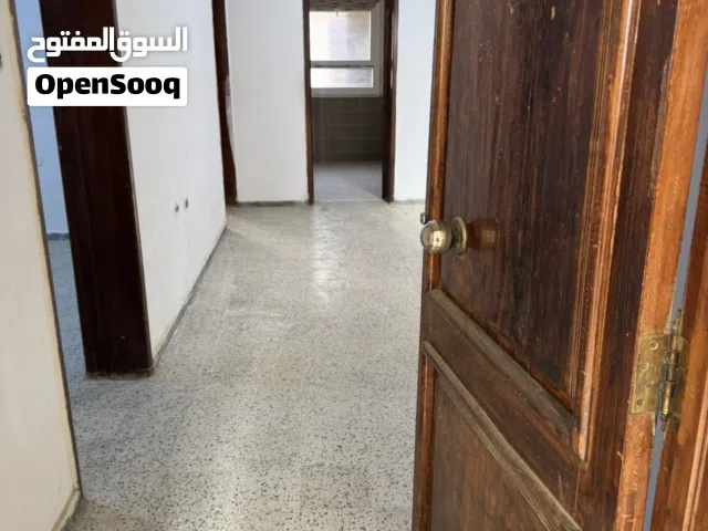 شقة ف دور الثالث ع طريق رئاسية
