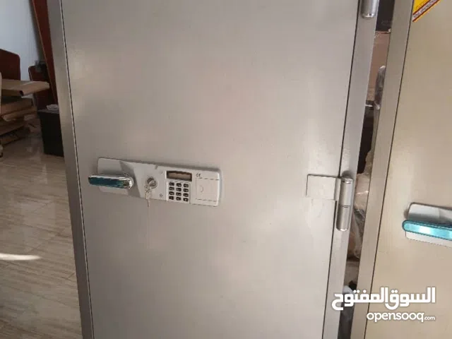 اخر 3 خزنات مضادة للحرائق