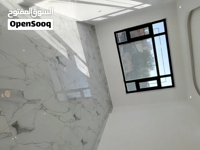 شقق تمليك في صنعاء بيت/بوس واقصاد لمده محدوده المساحه 230 متر اول. ساكن.