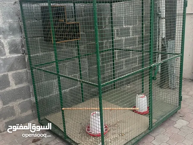 قفص للبيع.