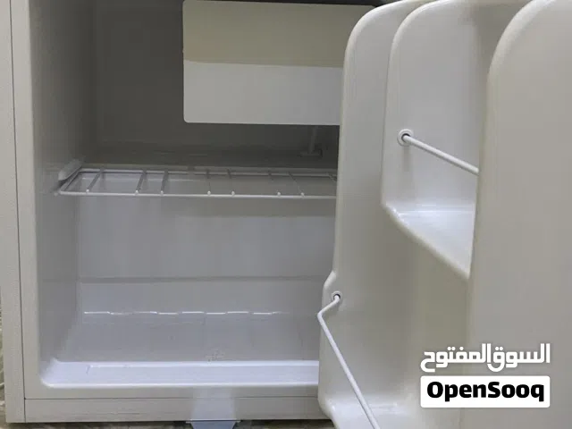 ثلاجه صغيره نظيفه للبيع بسعر رخيص