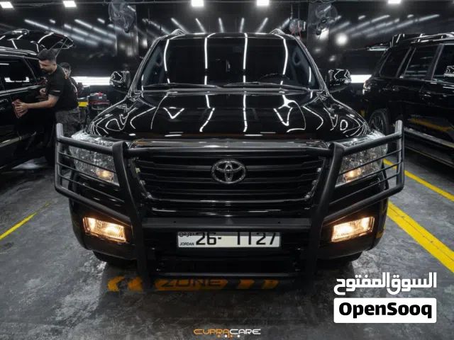 2010 تويوتا لاند كروزر Black Edition