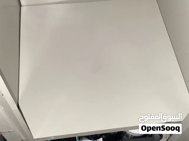 دولاب حديد رفين مستعمل بحالة ممتازة لكن بدون مفتاح استعمال فترة قصيرة