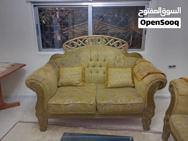 طقم كنب 7 مقاعد مع طاولة سفرة ثقيله للبيع المستعجل