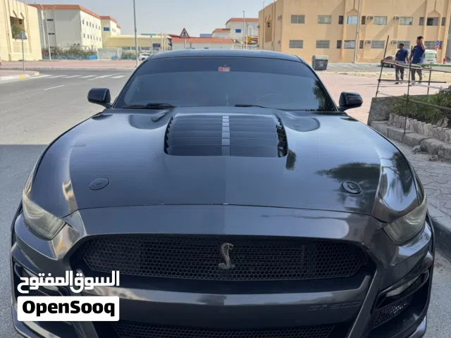 2015 فورد موستانج V6