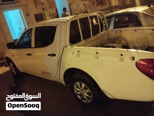 Mitsubishi pickup truck 2009