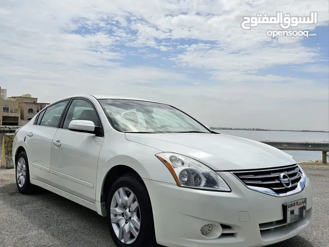NISSAN ALTIMA 2012 MODEL WELL MAINTAINED SEDAN FOR SALE
