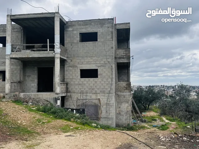 ارض مساحتها 924 متر مربع مبني عليها طابق تسويه مساحته 138 متر وطابق اول 190 و طابق ثاني 190 متر