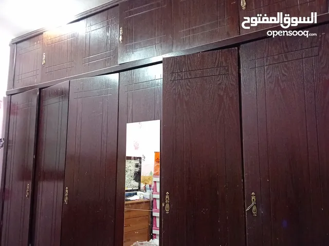 للبيع خزانة 6 أبواب، بحالة جيدة. wardrobe