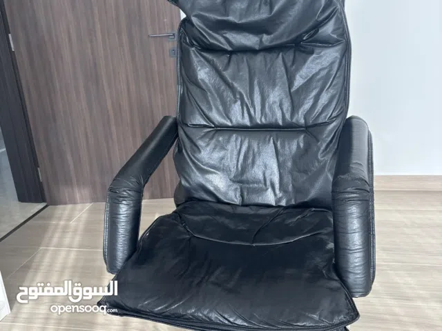 بيع كرسي لذر جلد 30 دينار